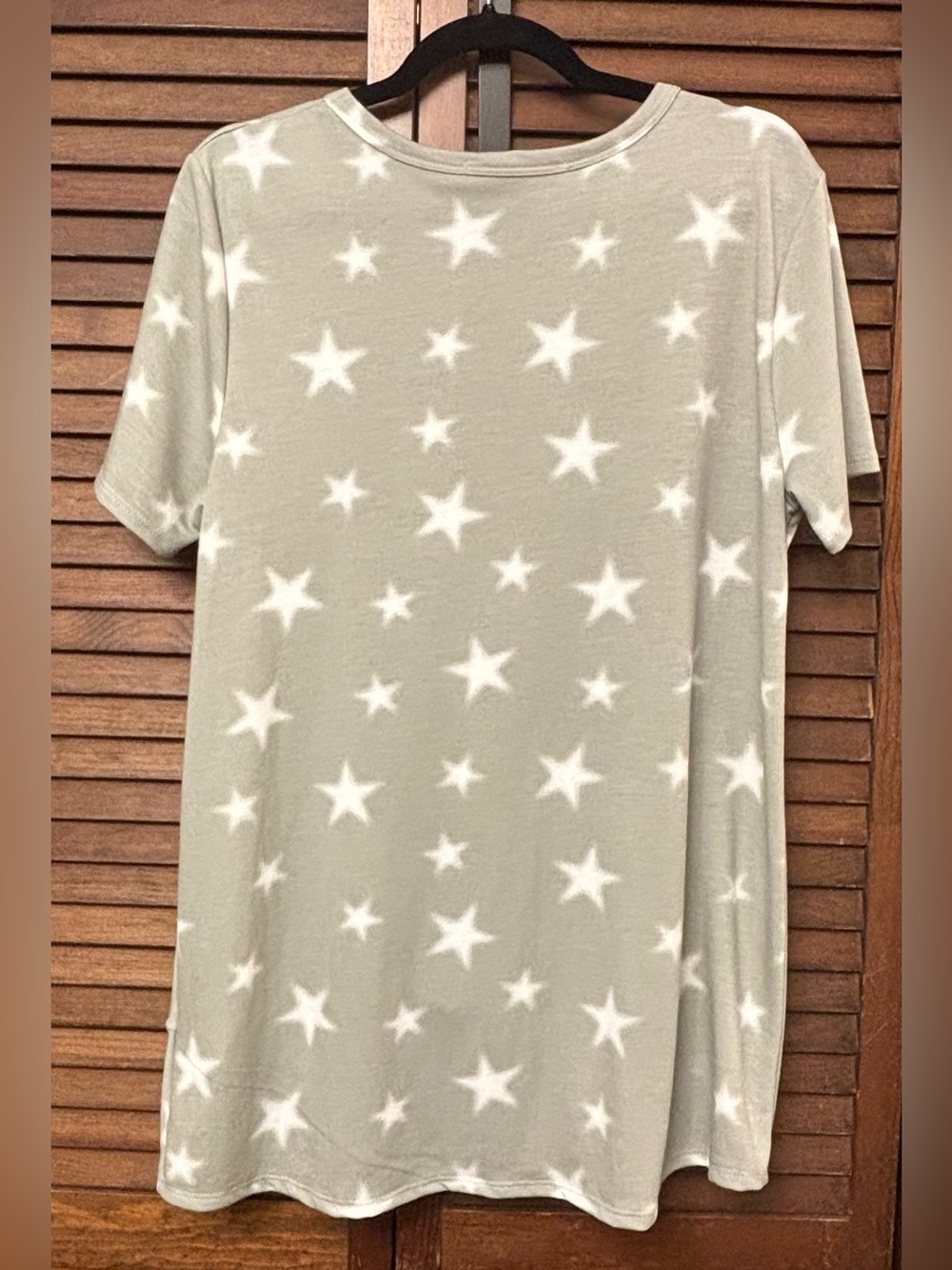 NWT Star-Print Short Sleeve Top with Front Side Twist Knot Hem - Picture 7 of 9